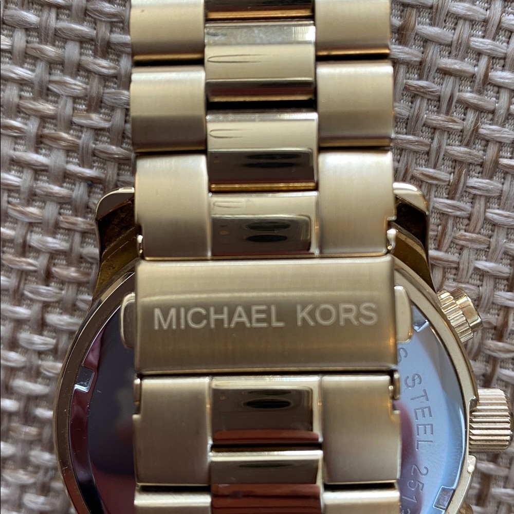 Michael Kors Gold-Tone Men's oversized Chronograph Watch NWT - Picture 7 of 10